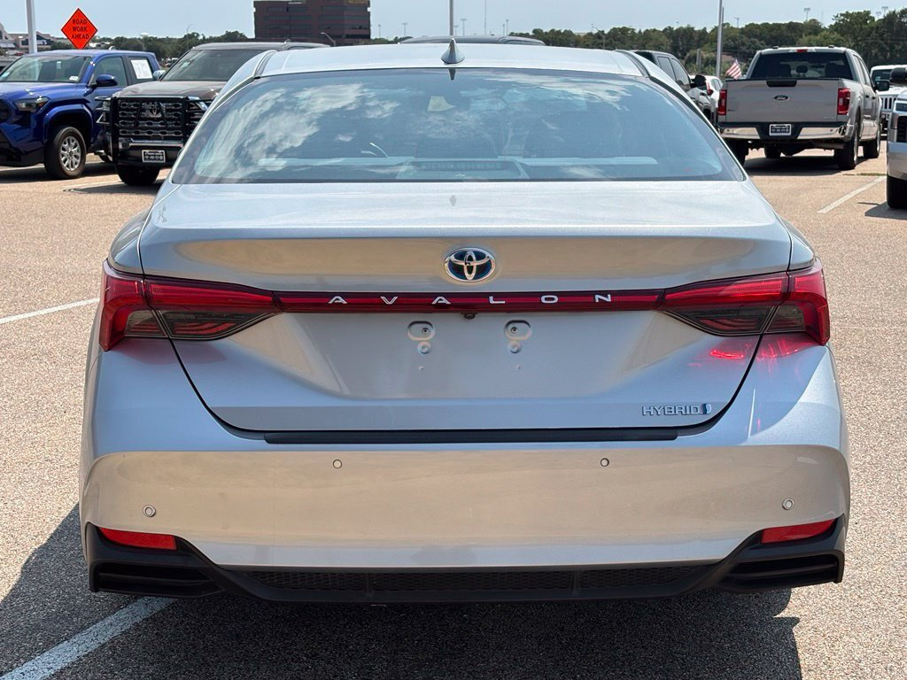 Certified 2021 Toyota Avalon Limited w/ Advanced Safety Package FWD image 5