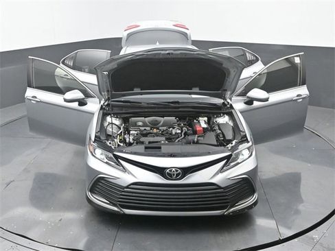 Used 2021 Toyota Camry LE image 36