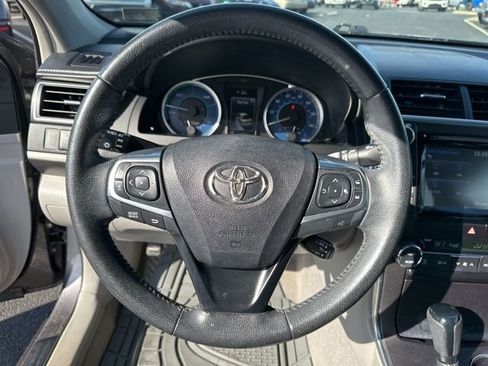 Used 2015 Toyota Camry XLE w/ Moonroof Package image 12