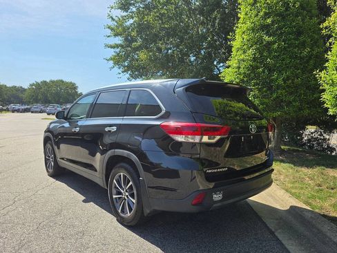 Used 2019 Toyota Highlander XLE AWD/4WD image 3