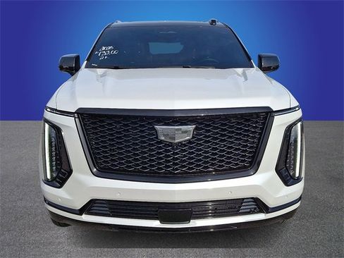 Certified 2025 Cadillac Escalade ESV Sport Platinum image 2