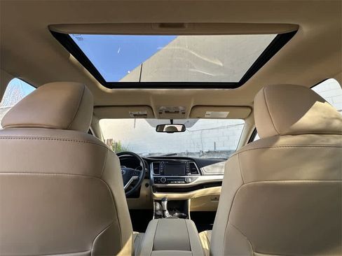 Used 2016 Toyota Highlander XLE image 13