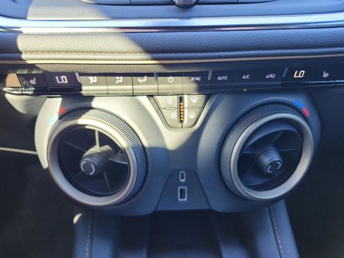 Certified 2023 Chevrolet Blazer Premier image 17