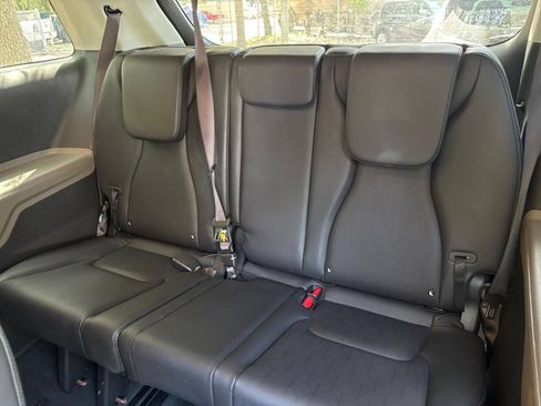 Used 2026 Kia Carnival FWD image 32