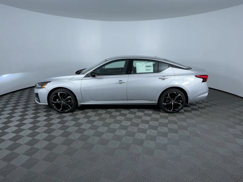 Certified 2025 Nissan Altima 2.5 SR AWD/4WD image 5