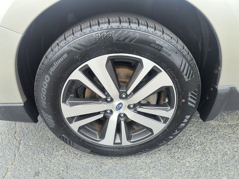 Used 2018 Subaru Outback 2.5i Limited AWD/4WD image 9