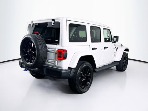 Used 2023 Jeep Wrangler Unlimited Sahara w/ Cold Weather Group AWD/4WD image 9