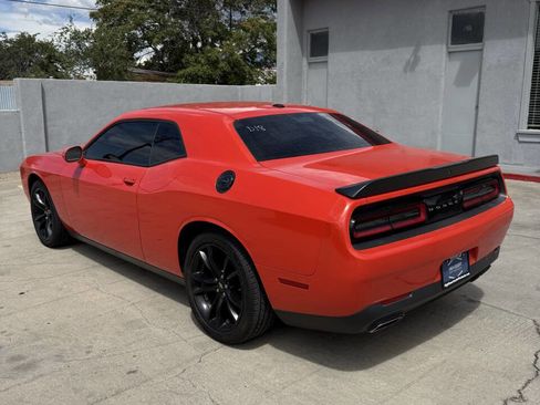 Used 2018 Dodge Challenger SXT w/ Blacktop Package image 4