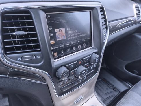 Used 2014 Jeep Grand Cherokee Overland AWD/4WD image 29