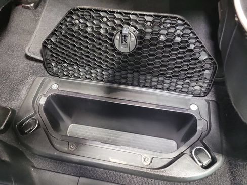 Used 2025 RAM 1500 Laramie AWD/4WD image 33