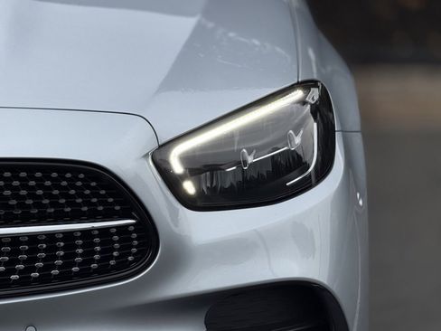 Used 2021 Mercedes-Benz E 350 4MATIC Sedan image 5