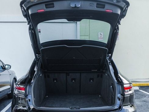 Used 2020 Porsche Macan image 30