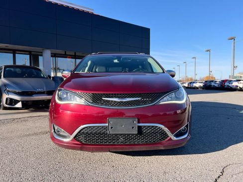 Used 2020 Chrysler Pacifica Limited image 29