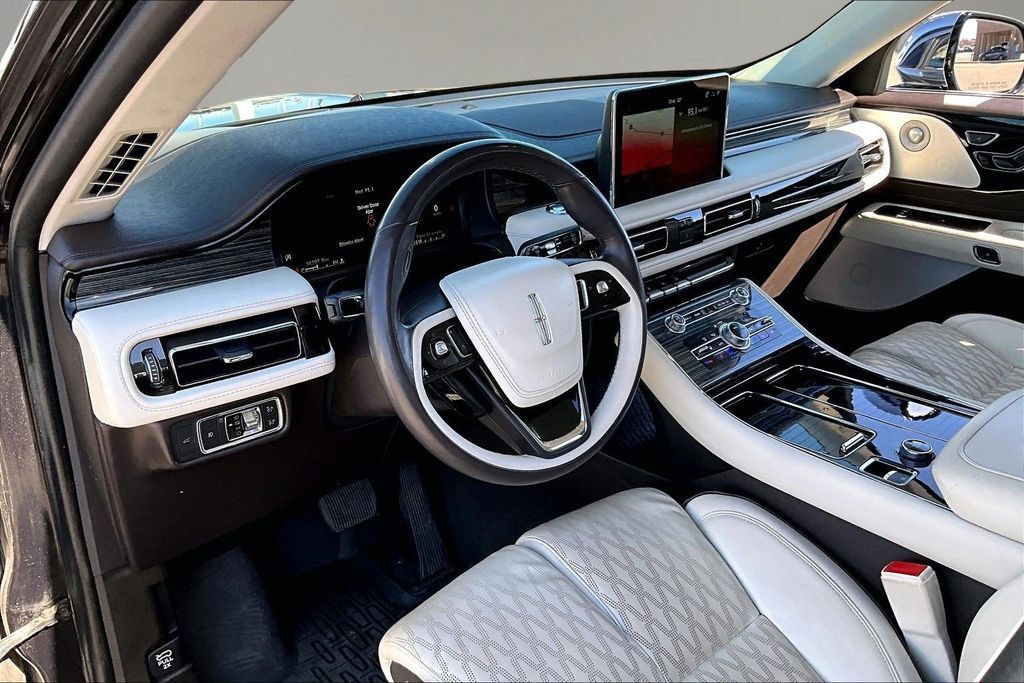 Used 2022 Lincoln Aviator Black Label w/ Dynamic Handling Package AWD/4WD image 17