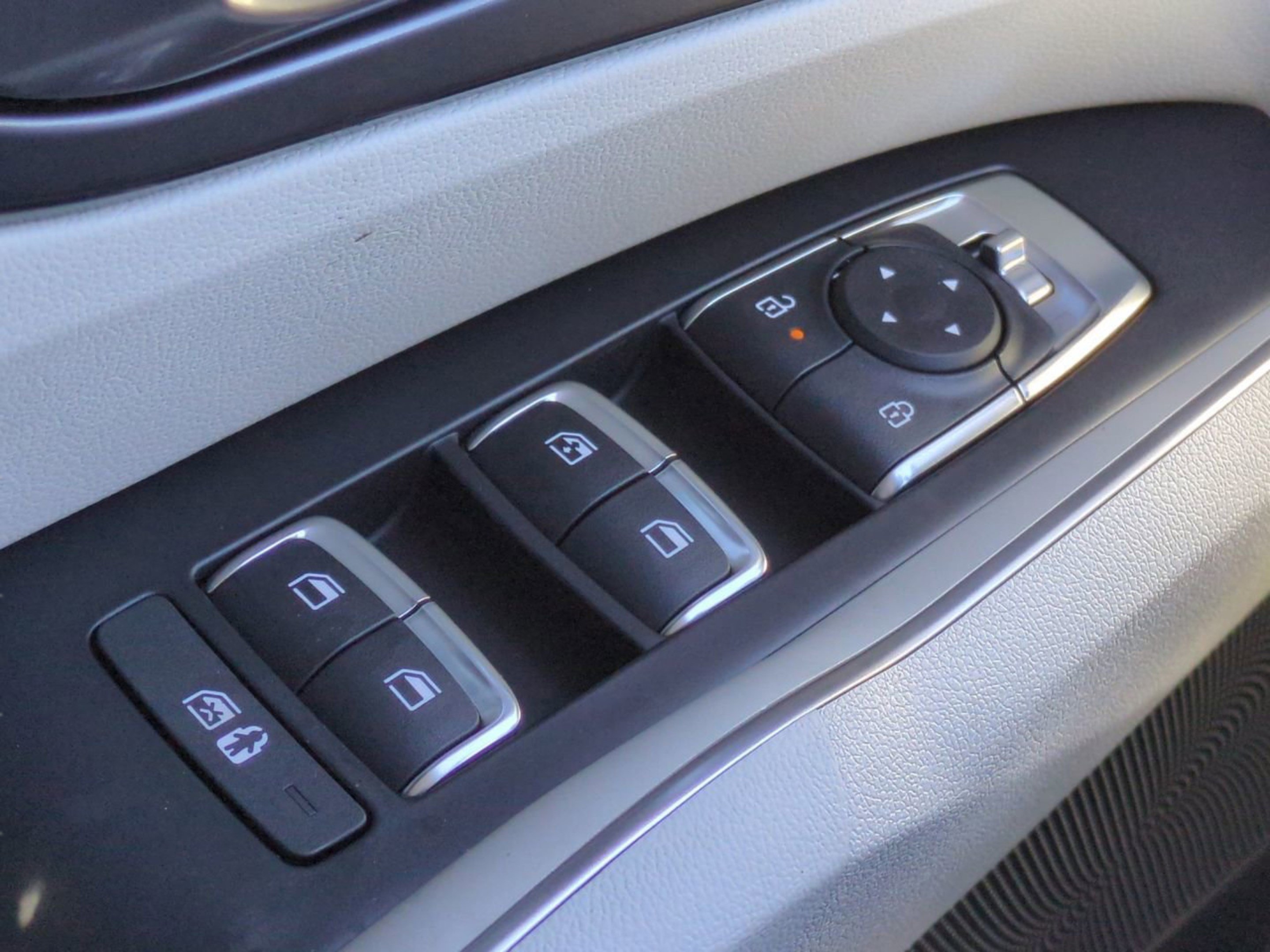 Certified 2025 Kia Sorento S w/ Panoramic Sunroof Package FWD image 24