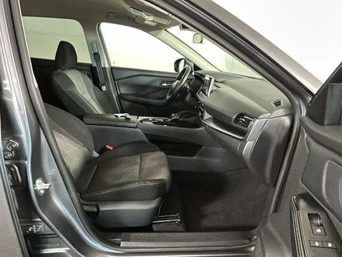 Used 2025 Nissan Rogue SV FWD image 33