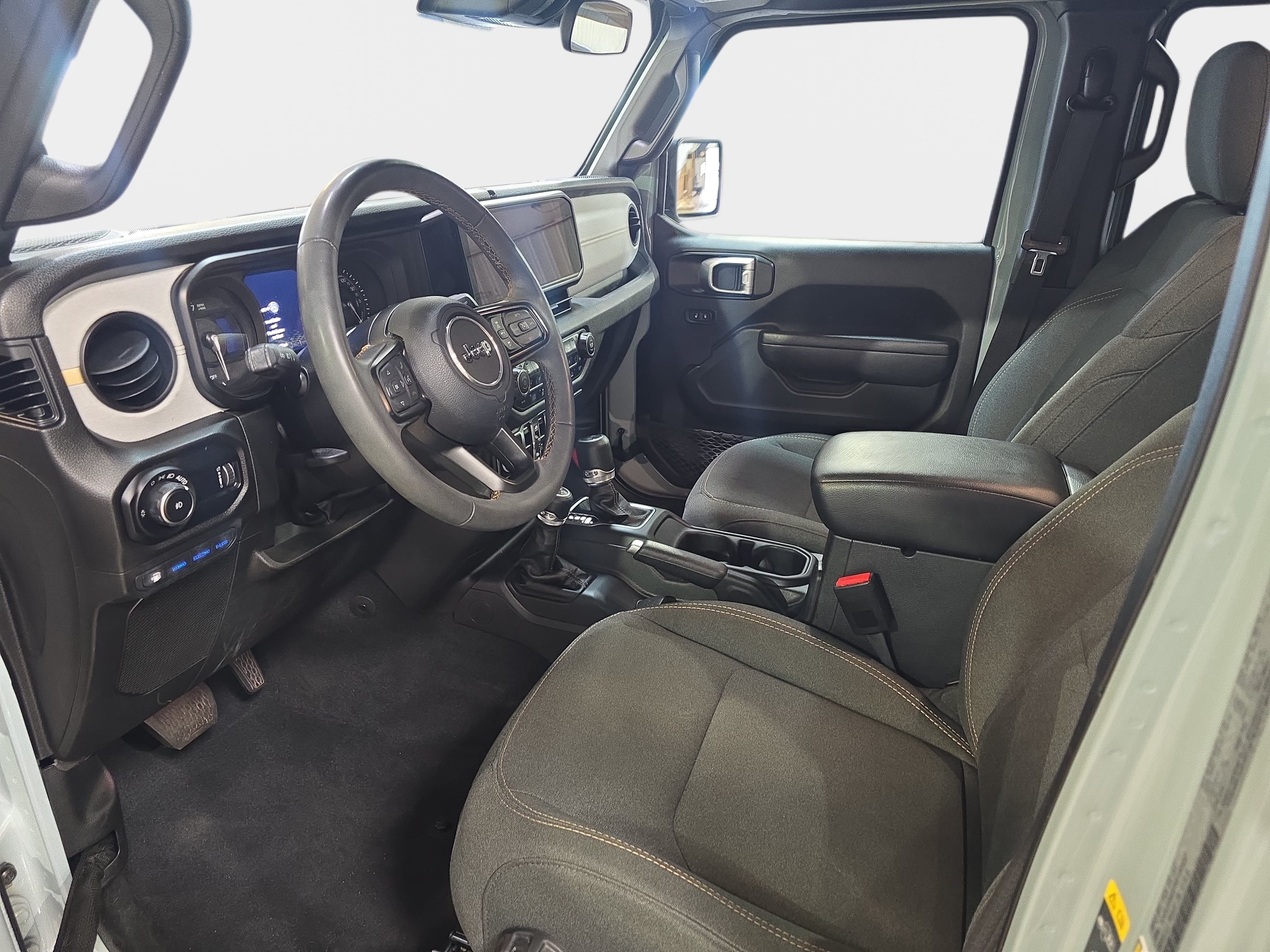 Used 2024 Jeep Wrangler Unlimited AWD/4WD image 13
