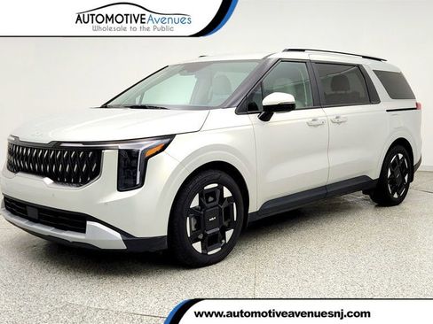Used 2025 Kia Carnival EX FWD image 1
