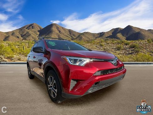 Used 2018 Toyota RAV4 LE w/ Carpet Mat Package AWD/4WD image 5