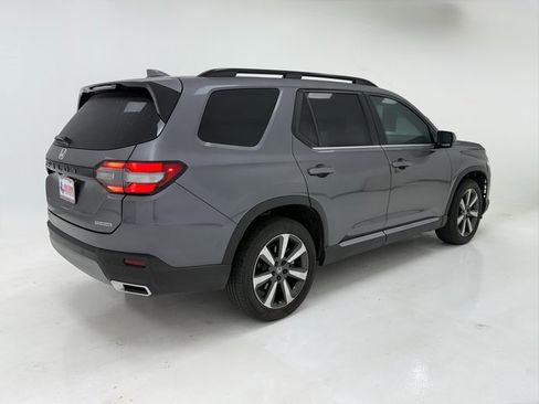 Used 2025 Honda Pilot Touring image 7