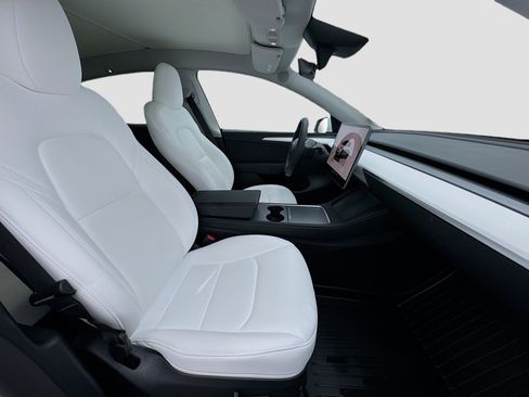 Used 2023 Tesla Model Y 2WD image 19