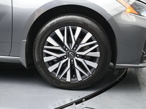 Certified 2023 Nissan Altima 2.5 SV w/ SV Premium Package AWD/4WD image 17