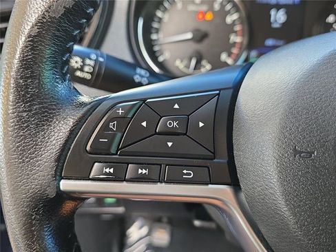 Used 2020 Nissan Rogue SV image 22