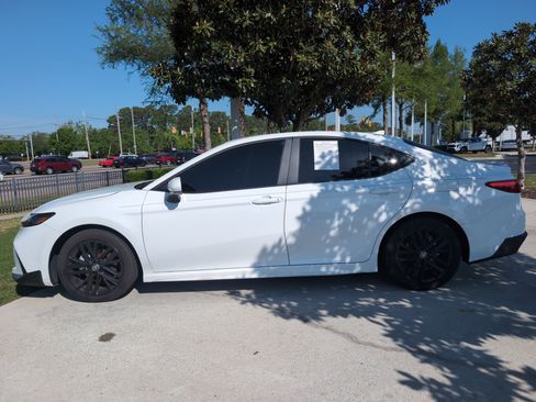 Certified 2025 Toyota Camry SE image 7