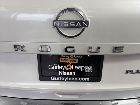 Certified 2023 Nissan Rogue Platinum w/ Platinum Premium Package AWD/4WD image 16