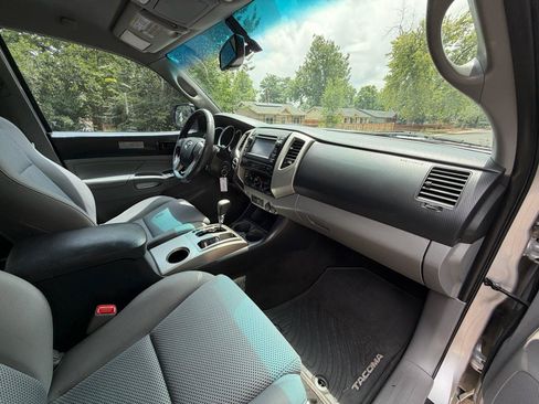 Used 2013 Toyota Tacoma 4x4 Double Cab w/ TRD Off-Road Pkg image 16