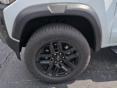 Used 2024 Chevrolet Colorado Trail Boss w/ Advanced Trailering Package AWD/4WD image 4