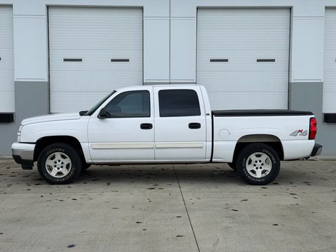 Used 2006 Chevrolet Silverado 1500 LT w/ Light Duty Power Package image 2