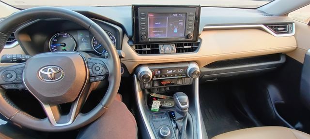 Used 2022 Toyota RAV4 XLE Premium AWD/4WD image 3