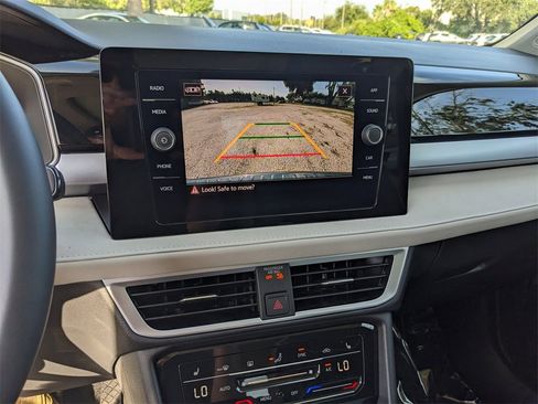 New 2025 Volkswagen Taos SE image 25