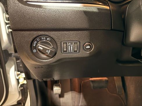 Used 2023 Chrysler 300 Touring L w/ Popular Equipment Group RWD image 15