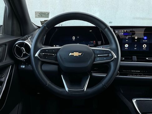 Used 2025 Chevrolet Equinox LT image 31