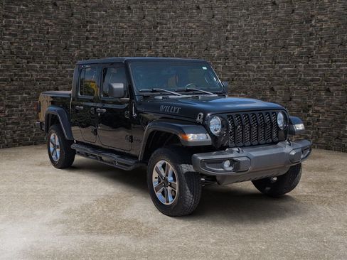 Used 2021 Jeep Gladiator Sport AWD/4WD image 2