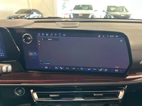 Used 2024 Chevrolet Traverse RS image 22