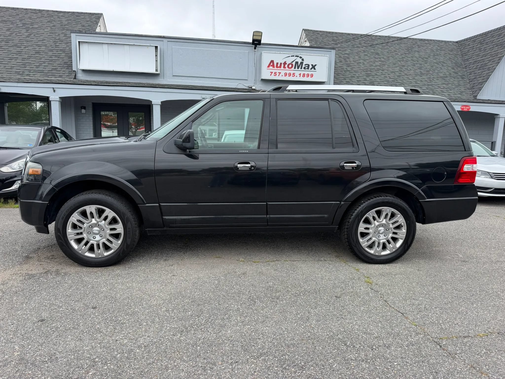 Used 2012 Ford Expedition Limited AWD/4WD image 2