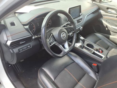 Used 2020 Nissan Altima 2.5 SR FWD image 3
