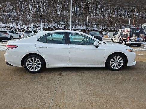 Used 2020 Toyota Camry LE image 15