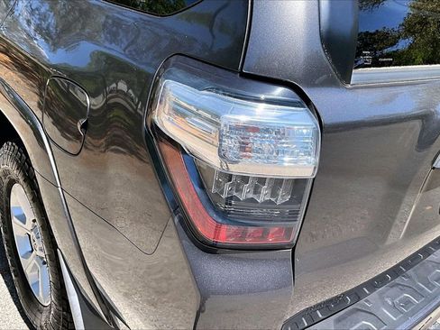 Used 2017 Toyota 4Runner SR5 Premium image 20