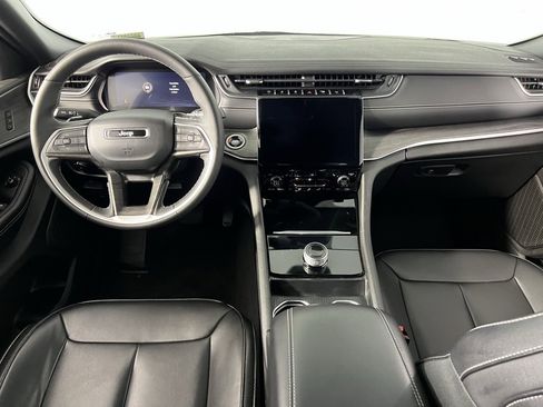 Certified 2024 Jeep Grand Cherokee Limited image 12