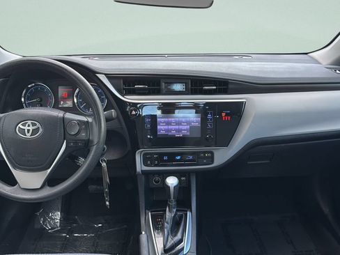 Used 2018 Toyota Corolla LE FWD image 24