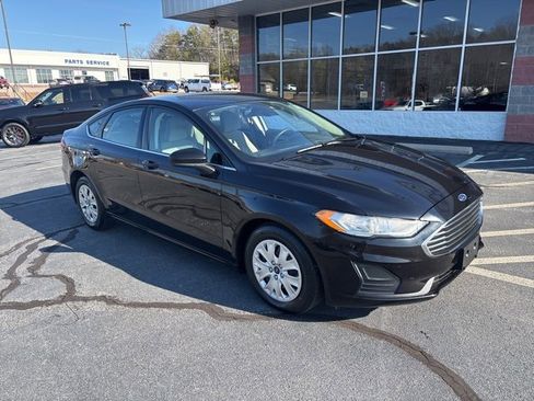 Used 2019 Ford Fusion S image 4