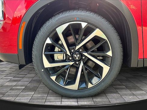 Used 2024 Mitsubishi Outlander SE AWD/4WD image 5