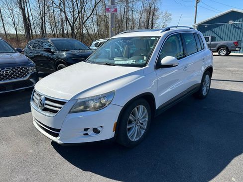 Used 2011 Volkswagen Tiguan S image 1