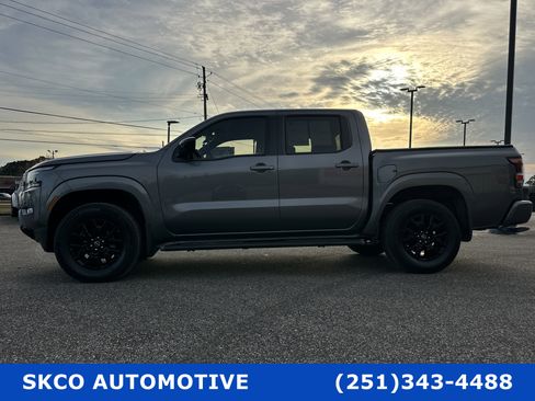 Used 2023 Nissan Frontier SV w/ Midnight Edition Package image 2