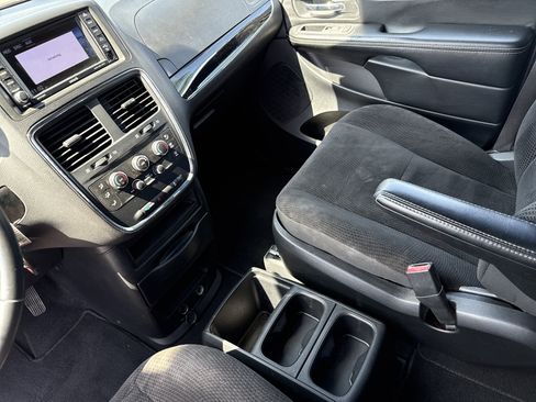 Used 2019 Dodge Grand Caravan SE FWD image 26