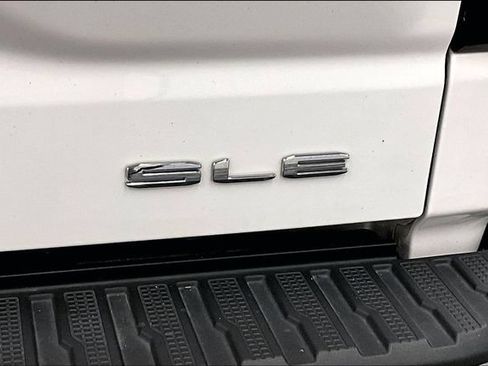 Used 2024 GMC Sierra 1500 SLE w/ Preferred Package AWD/4WD image 9